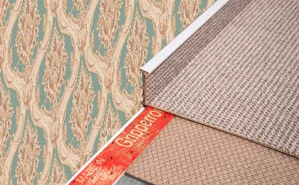 Плинтус для ковролина Korner Listwa 106 Светло-серый 2,5м (50мм) в Салавате