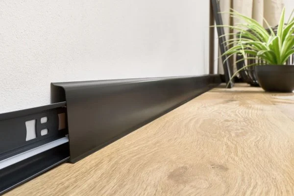 Плинтус пластиковый Arbiton INDO70 220 Чёрный матовый 2.5 м в Салавате