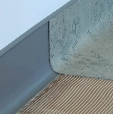 Коннелюрный односоставной плинтус Bonkeel Prof Серый (95х2700мм) в Салавате