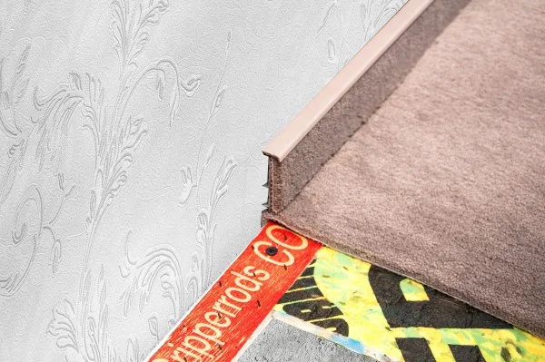 Плинтус для ковролина Korner Listwa 102 Беж 2,5м (50мм) в Салавате