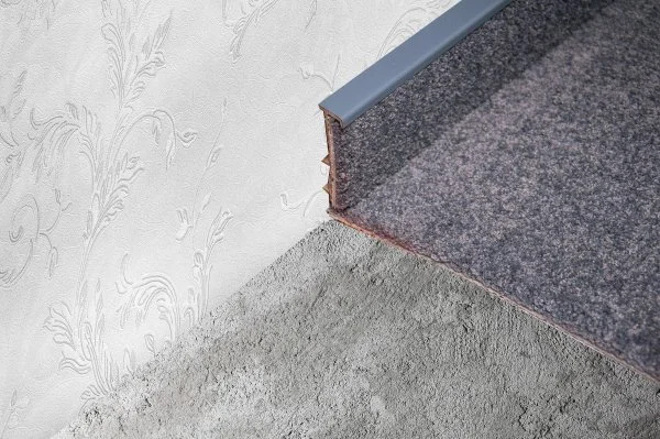 Плинтус для ковролина Korner Listwa 108 Графит 2,5м (50мм) в Салавате